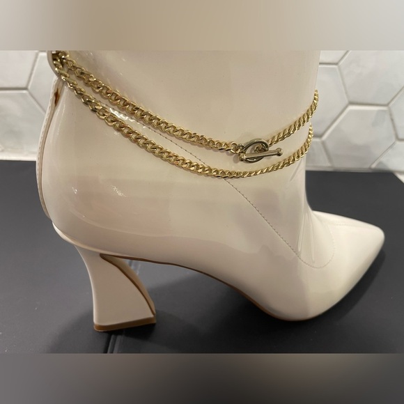 Charles By Charles David LUGO Gold Chain Booties White Size 7 Brand New! Sleek - Picture 5 of 12